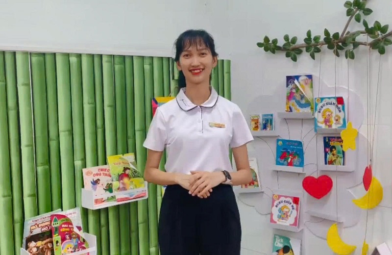 Câu chuyện : "GÀ CON ĐI HỌC"